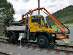 Zweiwege-Unimog U400 der Steiermärkischen Landesbahnen im Bahnhof Übelbach anlässlich einer Fahrzeugausstellung zur 100-Jahr-Feier der Strecke Peggau-Übelbach, 04.08.2019 