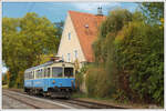 ET 1 der StB am 23.10.2021 von Feldbach auf der Fahrt nach Bad Gleichenberg vor dem ehemaligen Bahnhofsgebäude Bad Gleichenberg, dass sich heute anscheinend in Privatbesitz befindet.