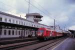 Graz Hbf. am 23.7.2005, hier ist gerade ein Zug der Ostbahn eingetroffen. Am Zug die StmkLB. Lok 2016 901.