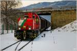 Gmeinder Diesellok D4 der STLB fhrt mit Zellstoffzug SGAG 93425 von Pls nach St.Michael. 
Zeltweg Farrach 20.1.2011