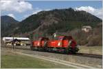 Die beiden Gmeinder Loks der STLB, D6 + D5 fahren als Lokzug vorbei am Schlo Sauerbrunn nahe Thalheim.Danke Markus !!!  30.3.2011