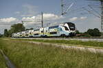 Ein Doppelstocktriebzug der West-Bahn, Reihe 4010 in Übersee am Chiemsee auf der Fahrt von Wien in Richtung München, am 04.06.2022