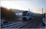 Kurz vor Sonnenuntergang ist WESTbahn 17515 in Unter Oberndorf Richtung Wien unterwegs. 12.2.12