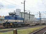 Eine Diesellok der WLB mit der Nummer 9281 2000 90-8 samt Gterzug  bei der Durchfahrt Richtung Wien am 28.07.2007 in Wels.