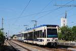 Tw.406 + 120 bei der Einfahrt in den Bahnhof Traiskirchen - Lokalbahn.