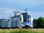 ES 64 U2-019 mit Containerzug Richtung Regensburg Rbf am 14.06.08 kurz nach Plattling.