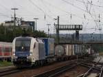 Die ES 64 U2-064 mit einem KLV-Zug am 04.09.2009 bei der Einfahrt in den Regensburger Hbf. 