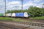 ES U2-022, mit Containerzug in Lehrte am 11.06.´10.