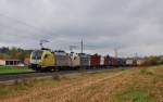 ES 64 U2-070 und ES64 U2-023 sind am 21.10.2010  mit einem Containerzug in Wartberg/Kr.durchgefahren.