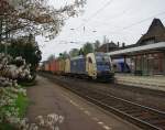 1216 950-6 zieht ihren Containerzug in Richtung Norden durch das frhlingshafte Eichenberg.