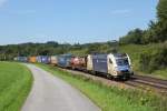 182 568 mit einem Containerzug am 18.08.2011 bei Plling.