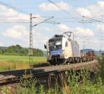 Gru zurck an den Tf, die zweite. Mit  wackelnden hrchen  begrte uns am 10.07.2012 bei Harrbach die ES 64 U2-068, die mit Containerzug in Richtung Norden unterwegs war.