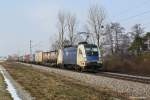 182 566 mit einem KLV Zug am 03.03.2013 bei Langenisarhofen.