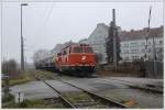 2143.21 der Wiener Lokalbahnen AG, am Karsamstag des Jahres 2013 fr eine Fotofahrt mit BB Pflatsch versehen, aufgenommen bei der Befahrung des Restes der ehemaligen Wiener Schlachthausbahn in