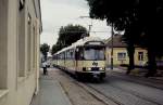 Tw 9 und ein weiterer der ab 1979 von SGP gelieferten Achtachser ist im Juni 1987 in Baden in Richtung Josefplatz unterwegs.