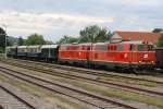 WLB 2143.21 und NLB 2143 070-7 fahren mit dem SLP 34468 am 27.Juni 2015 in den Bf. Mistelbach LB ein.