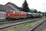 WLB 2143.21 und NLB 2143 070-7 am 27.Juni 2015 beim Verschub im Bf.