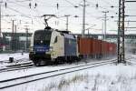 ES64U2-019 mit Containerzug auf ihrem Weg Richtung Passau. Aufgenommen in Wels am 27.01.2007.