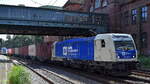 WLC - Wiener Lokalbahnen Cargo GmbH, Wien [A] mit ihrer  187 326-4  [NVR-Nummer: 91 80 6187 326-4 D-WLC] und einem Containerzug Richtung Hamburger Hafen am 09.07.24 Höhe Bahnhof Hamburg Harburg.