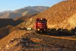 Mehr Peru : SPCC (Ilo-Toquepala) oberer Streckenteil in ca. 3000m Seehhe : No. 33 & 31 (EMD GP40-2) fhren einen Zug mit Versorgungsgtern fr die Minen sowie leeren Erzwagen bergwrts - Steigung bis 3,5% ... // 29.08.2011

