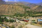 Peru Zentralbahn FCCA : GE C39-8 No. 1012 fhrt talwrts bei Surco - 05/09/2011