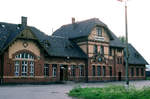 10. August 1993: Polen, Bahnhof Marciszow (früher Merzdorf) im Bezirk Kamenia Gora. 1867 erhielt Merzdorf Anschluss an die Bahnstrecke Görlitz–Waldenburg und 1915 an die Bahnstrecke Ruhbank–Liebau.