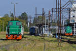 Im Bild der Bahnsteig des Bahnhofes in Kołobrzeg (Kolberg),  eingerahmt  von den beiden Rangierlokomotiven 401Da-478 und 401Da-069. (September 2024)