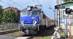 PKP Intercity spółka z o.o., Warszawa [PL] mit ihrer  EP07-1019  (NVR:  PL-PKPIC 91 51 1 140 144-3 ) und einem Intercityzug bei der Ausfahrt Bahnhof Kostrzyn nad Odrą am 07.06.24 