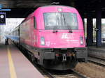 Bahnhof Poznań Główny (Posen) am 01 Mai 2017, Einfahrt 5 370 005 mit dem EC Berlin-Warszawa-Express 44 in Richtung Berlin.


