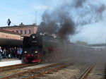 Pt47-65 mit historischem Zug im Bahnhof Wolsztyn. Anlässlich der Dampflokparade wird sich dieser Zug bald zu einer rund einstündigen Hin- und Rückfahrt nach Stefanowo aufmachen. 30.4.2016