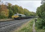 650 003-8 mit einen Kieszug in Vollmerz am 20.10.2021