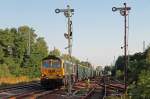 FPL-Lok 3 650 005-3 (66006) zieht am Morgen des 03.08.2013 einen firmeneigenen Ganzzug durch den Bahnhof Beucha bei Leipzig gen Osten, wahrscheinlich in Richtung Heimat.