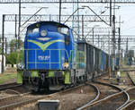 26. September 2018, Polen Auf dem Liegnitzer Bahnhof gab es recht unterhaltsamen Betrieb. Lok SM42-802 ist mit einem Güterzug unterwegs.