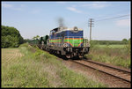 Am Ortsrand von Jaworzyna Slaska kam am 23.05.2016 um 11.17 Uhr die neu mit der Nummer 620132 bezeichnete SM 42 mit einem schweren Schotterzug aus Richtung Legnica an. Der Zug wurde durch eine zweite SM 42 nachgeschoben.