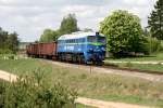 Die im neuen PKP Lack versehene ST44-1081 ist mit ihrem kurzen Gterzug in richtung Mockava unterwegs.
Bild in Kaletnik am 18.05.2009