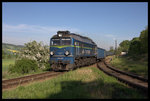 PKP Cargo ST44-1242 fährt am 23.05.2016 um 08.15 Uhr in Scinawka Srednia mit ihrem Güterzug in Richtung Nowa Ruda ab.