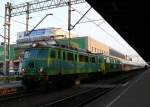 PKP EU07-160 und SU45-245 stehen mit dem Interregio-Zug TLK1813 Warszawa-Krzyz-Kostrzyn in Poznan.