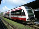 Der Dieseltriebzug SA 132-013 am 03.05.2008 um 11:58 Uhr im Bahnhof von Wolsztyn. Mit einem Zug dieser Baureihe bin ich am spten Nachmittag zurck nach Poznan gefahren. Er besitzt eine moderne Inneneinrichtung und war ziemlich laufruhig, trotz des nicht immer 100%igen Streckenzustandes.  Die Sitze waren trotz 5 Sitzen pro Reihe ganz bequem, bertrafen jedenfalls die meisten neuen Baureihen der DB Regio um lngen. berhaupt war ich sehr positiv berrascht, wie modern sich die Bahn in Polen, vor allem auf den Nebenstrecken, inzwischen prsentiert. Bleibt nur zu hoffen, das die Bevlkerung das Angebot auch nutzt. 