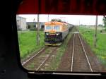 181 126-4 mit einem Kesselzug getroffene im Rckfahrt nach Płock. Das Bild durch Fenster aus der Lok M62-584. 20.05.2008.