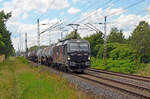 370 048 der Cargounit führte am 14.07.24 einen Kesselwagenzug durch Wittenberg-Labetz Richtung Falkenberg(E).