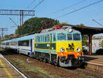 Die Elektrolokomotive EP07-544 wartete Anfang September 2024 mit dem angespannten IC18184 am Bahnhof in Koszalin (Köslin) auf die Weiterfahrt.