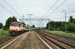 EP07 1008 mit einem IC bei der durchfahrt durch Warnowo in Richtung Swinoujscie (20.08.2013)