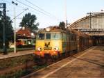 EU07-454 mit EX6113 Wrocław Glwny-Warszawa Wschodnia  auf Bahnhof Wrocław Glwny am 11-8-2001.