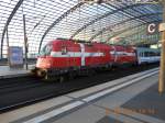 Die dnische EM-Sonderlok der PKP am Abend des 4.8.2012 auf dem Hauptbahnhof in Berlin kurz nach ihrem Eintreffen aus Warschau. Die Idee mit den zweisprachigen Aufschriften htte eigentlich schon vor vier Jahren von den BB aufgegriffen werden knnen.