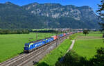 370 057 + 370 060 mit einem Containerzug am 27.07.2024 bei Kirchbichl.