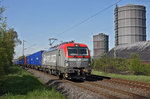 Die PKP Cargo Lokomotive 193 502 mit Güterzug am 21.04.2016
vor den Gasometern in Bottrop. 