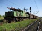 EL2-23 von der KWB KONIN mit Selbstentladewagen wartet auf Signal zum fahren am 12.06.2007 in Konin.