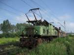 EL2-44 bei Ausfahrt mit beladenen Wagen aus Ladungsplatz.