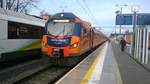 EN57AL-2107 in Bahnhof Zielona Gora, 11.03.2017