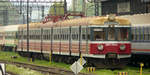 23.04.2009, auf dem Bahnhof in Jelenia Gora/Hirschberg steht dieser Tw EN57-762